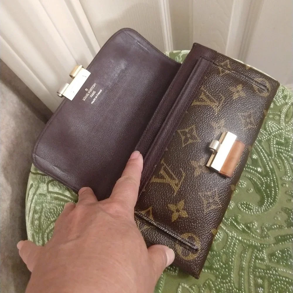Louis Vuitton Monogram Elysee Wallet - Picture 8 of 15